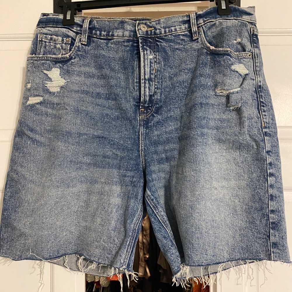 Old Navy Super High Rise Bermuda Shorts Size 16